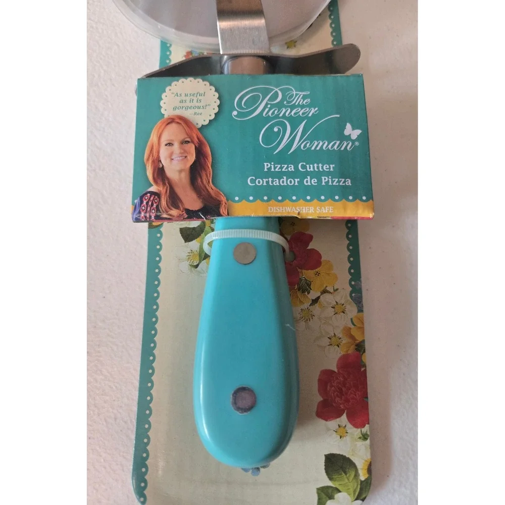 Pioneer Woman Pizza Cutter Teal 4